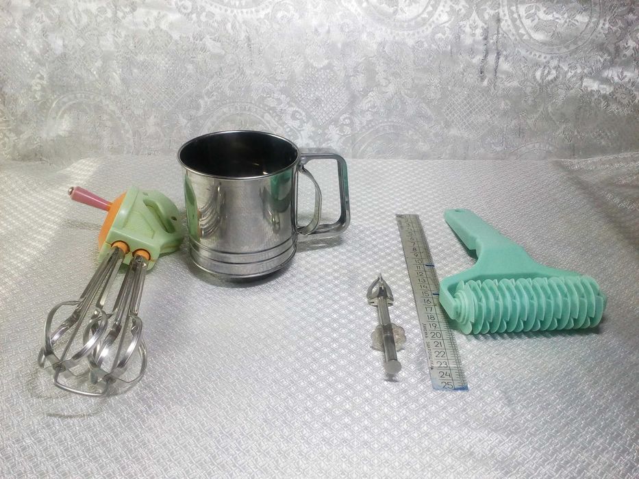 Формы для выпечки.Трубочки.Венчики.