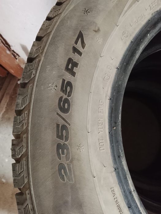 Зымный шины R17。