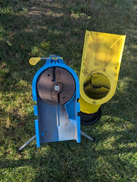 Tocator de mere , crengi , resturi vegetale - Gloria