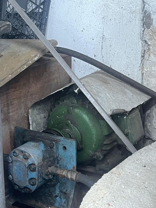 Хидравлична преса двойно действаща с МАСЛЕНА СТАНЦИЯ