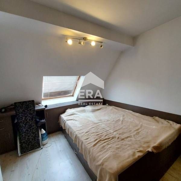 Маломерен тристаен апартамент в района на базар "Левски", с площ 50 кв