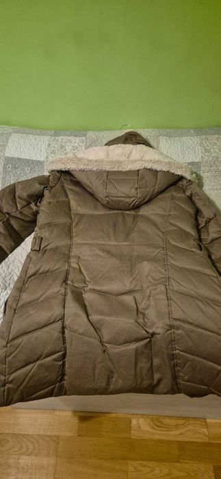 Продавам дамска зимна парка ESPRIT