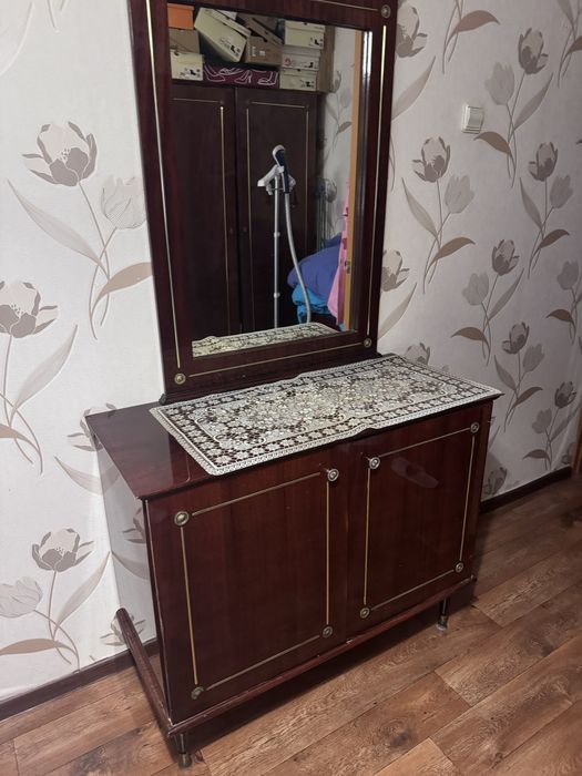 Продаю спальный гарнитур