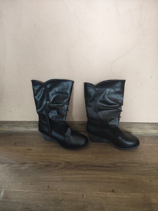 Продавам дамски ботуши