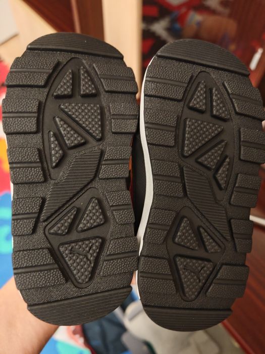 Vând încălțăminte bebeluși