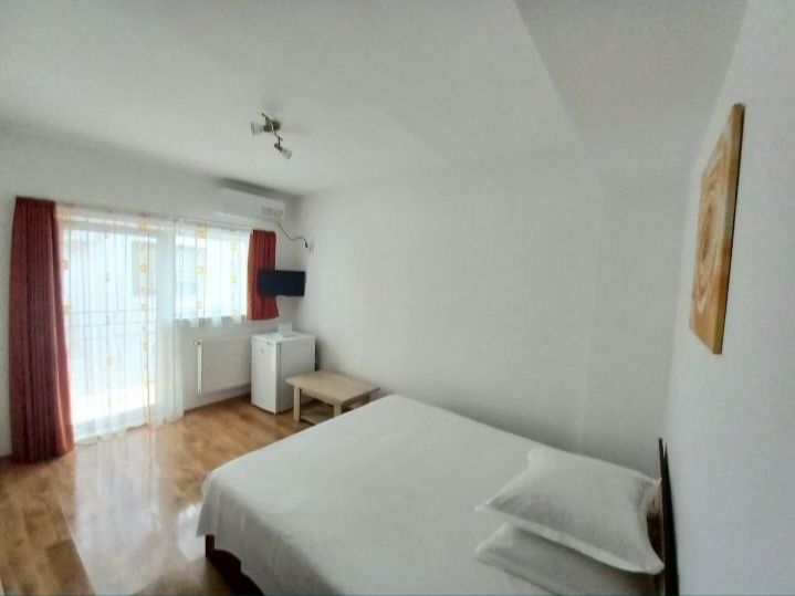 Cazare Vilă Mamaia Nord, camere curate cu toate dotările, baie proprie, aproape de mare, zona NOUL magazin KAUFLAND(str. Hanului, nr. 1,  Mamaia Nord)