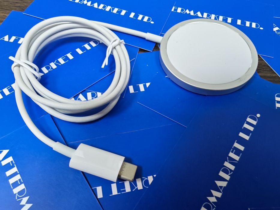 Безжично зарядно Apple MagSafe Charger