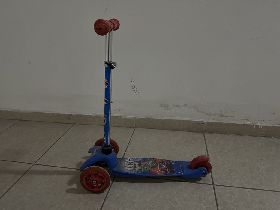 Продам самокат 2000