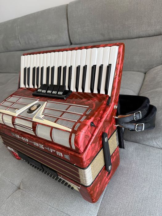 Vand acordeon Weltmeister Amigo cu 96 de basi