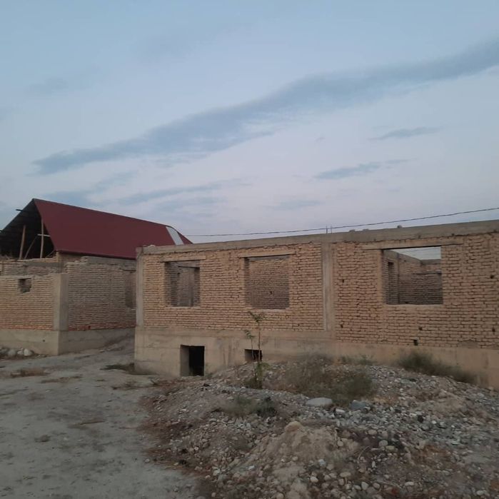 Курилиши тугалланмагам ховли уй