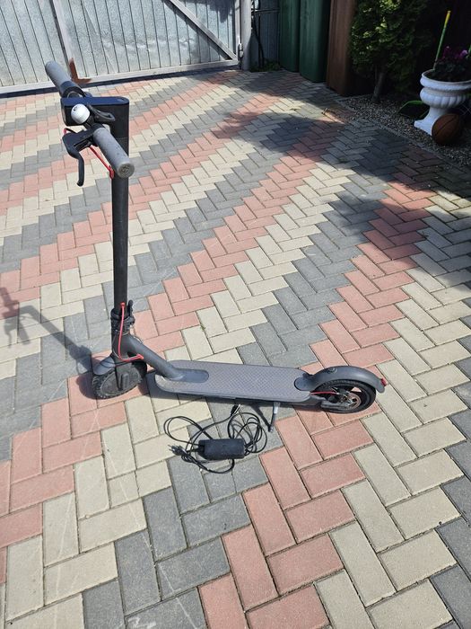 Vând trotineta electrica