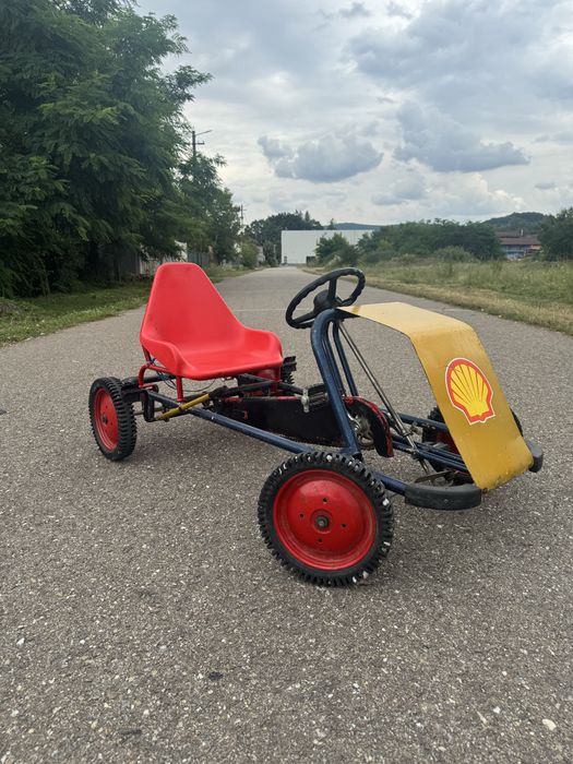 Go-kart cu pedale, stare bună, include 2 roți de rezervă. Preț 500 lei negociabil. Dobrești, Bihor. Tel: 0740493847