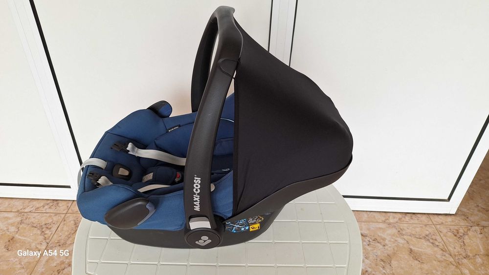 Maxi-Cosi Бебешки стол за кола 0-13кг -Rock- син цвят.