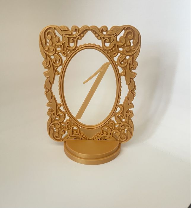 Табелки с номера за маси