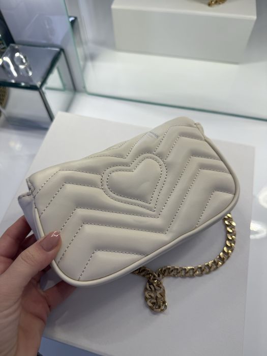 Малка бежова чанта