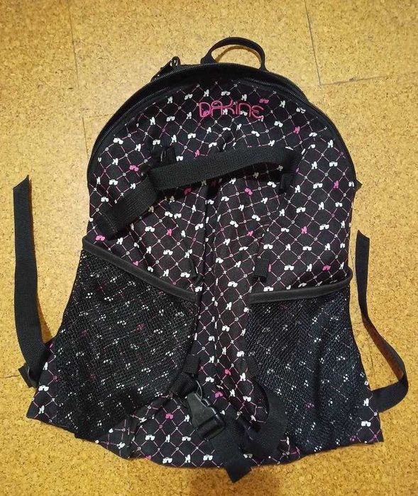 Раница Dakine  ученическа / туристическа - 25 лв.