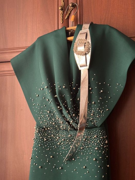 Платья вечерние.