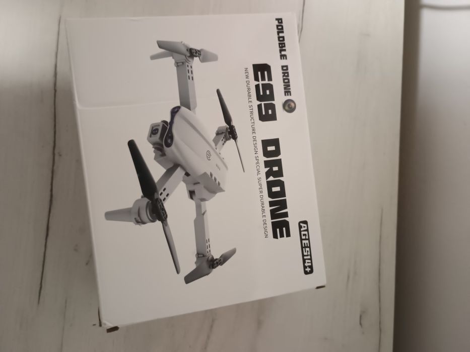 Vând dronă cu cameră nouă