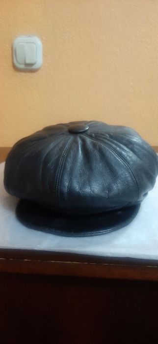 Фуражка из чистой кожи 100% в отличном состояние,продаю дёшево.