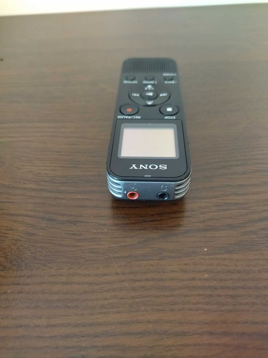 Продавам цифров диктофон Sony ICD-PX470