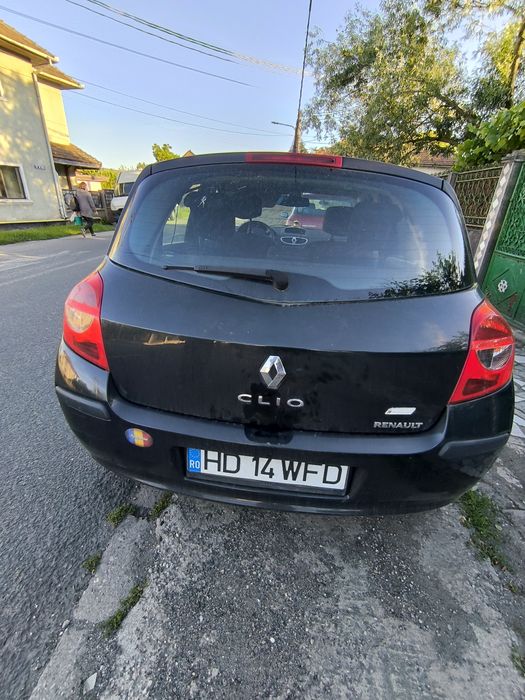 Renault clio.....