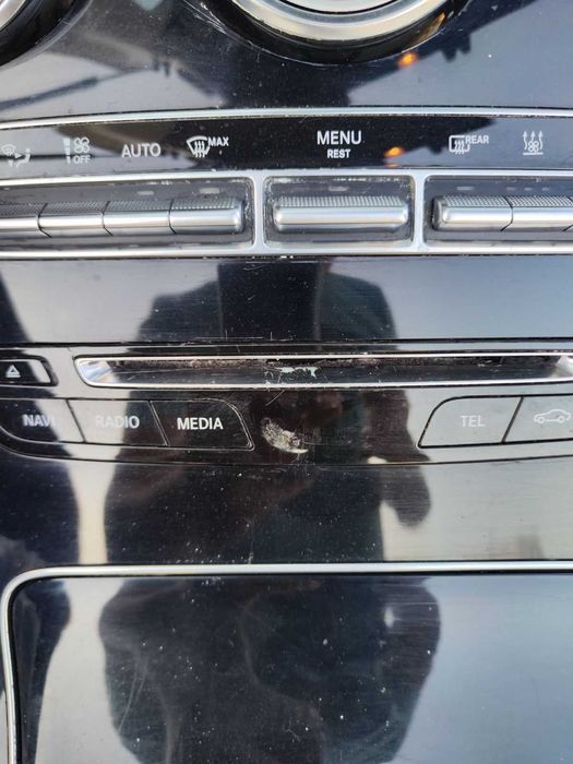 Конзола с мултимедия и въздуховоди на Mercedes GLC X253