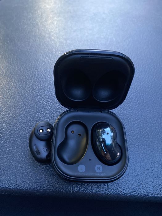 Samsung buds Live (784)