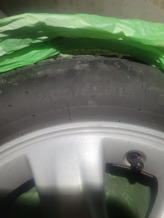 Продам резину 205/65 R15