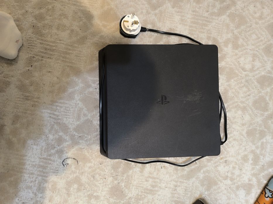 Play station 4 slim