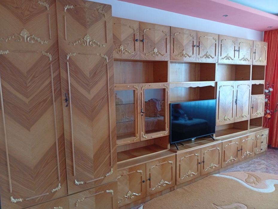 Vând mobilă living L:4300×2000 întreținută fără defecte