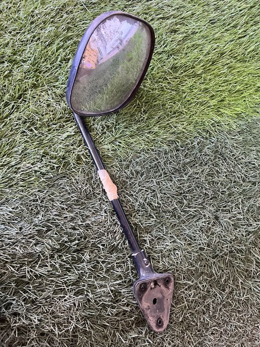 Заднее зеркала на Toyota Previa и Estima