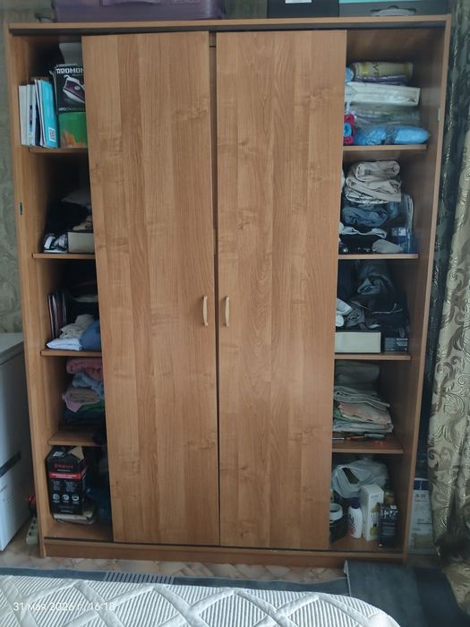 Продам шкаф плательный