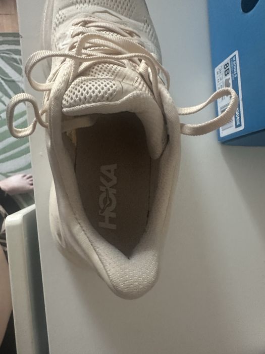 Hoka model : bondi