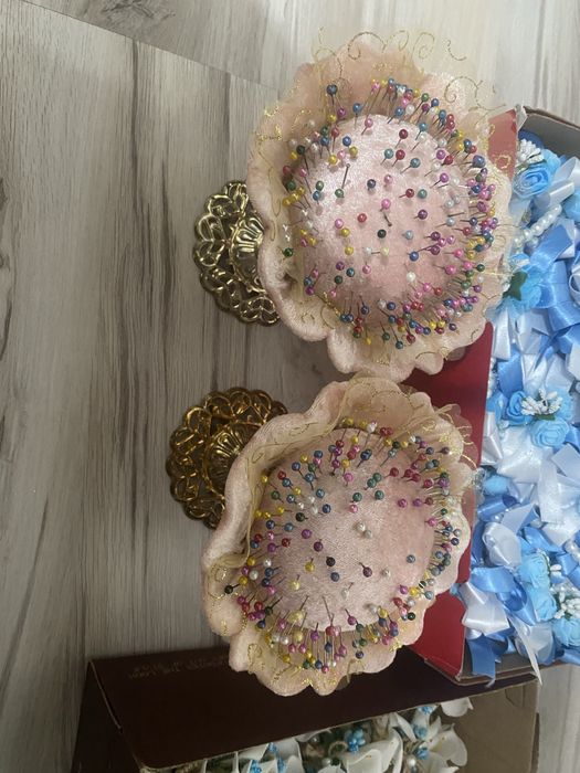 Цветя за яка сини бели