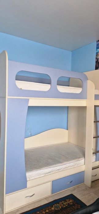 Двухъярусная детская кровать.