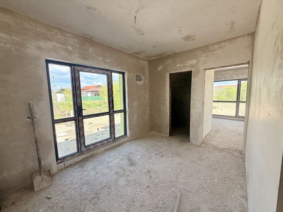 Самостоятелна къща 133кв.м. в с. Скутаре