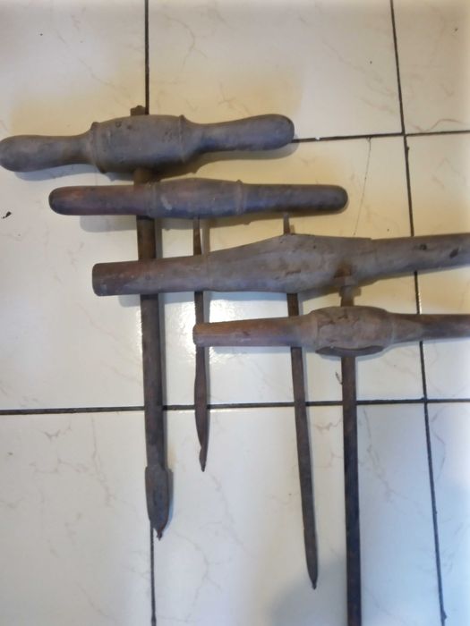 Копмлект инструменти за дърво