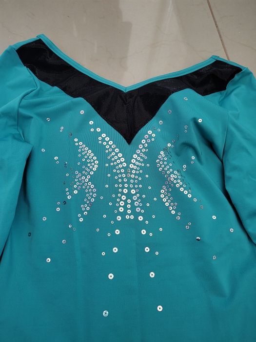 Costum pentru gimnastica fete (9-10 ani)