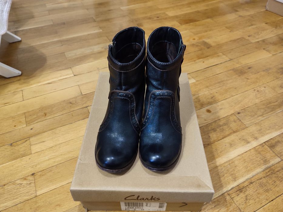 Clarks Lizzie Agra кожени дамски боти на токчета с цип номер 39