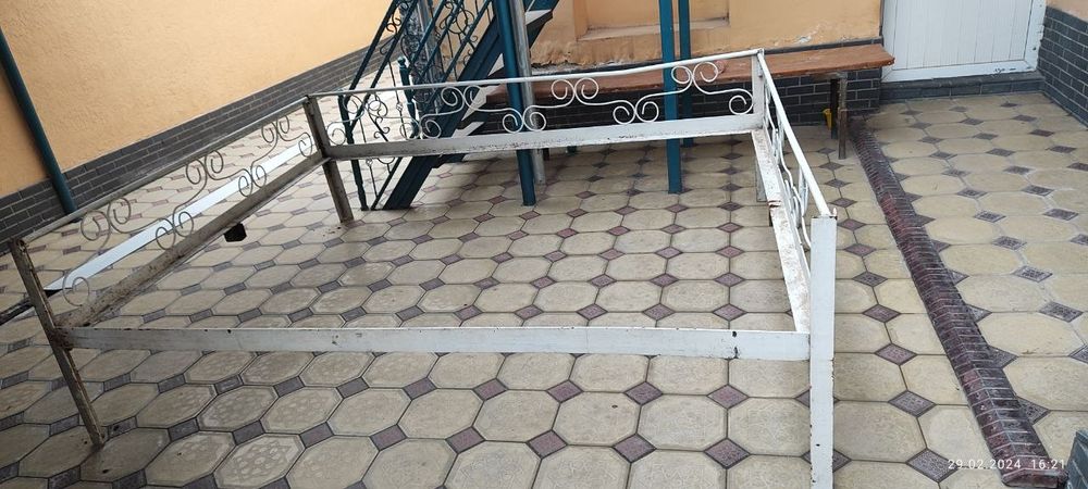 Eski temir so'ri,tapchan sotiladi yig'iladigan razmeri 250x200