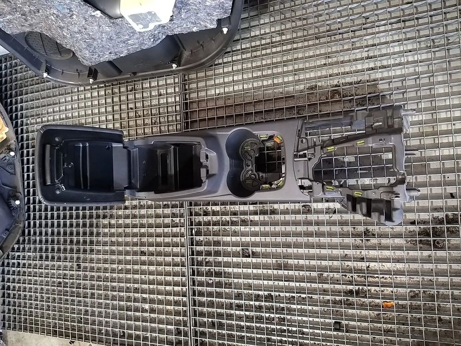 Cotiera consola centrala ford focus 3 break sd0526102436801pia01