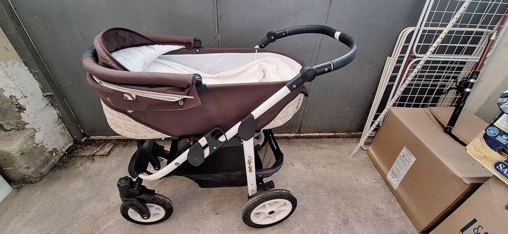Комбинирана бебешка количка
