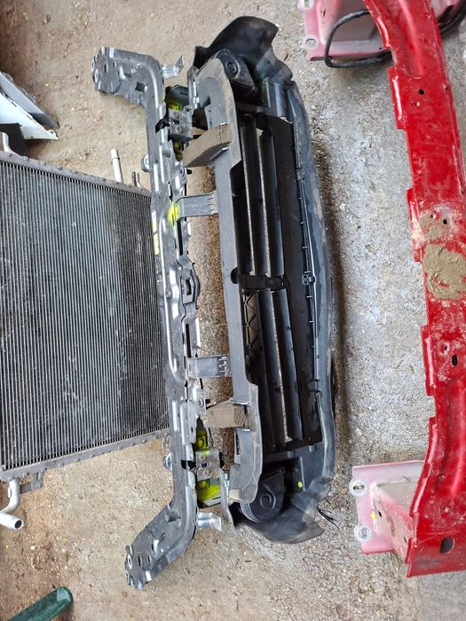 Far led trager  armatura bara radiator jaguar e pace