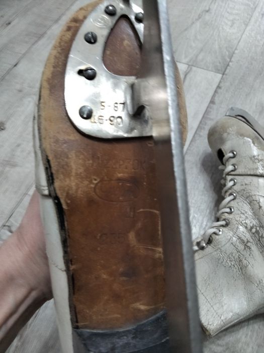 Продаются фигурные коньки