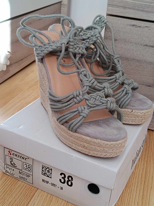 Дамски сандали с платформа