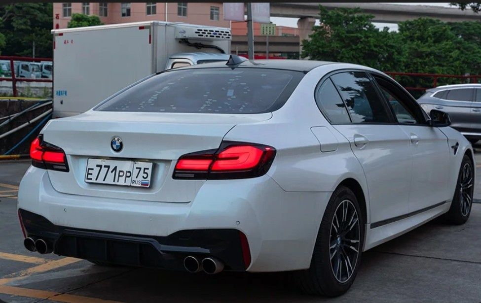 Тунинг стопове BMW 5 F10 F11 F18 2011 - 2017 г. визия на G серия DRL