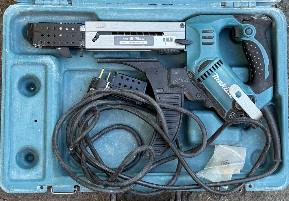 Автоматичен винтоверт за винтове на лента Makita 6844, 470W, 45–75 мм