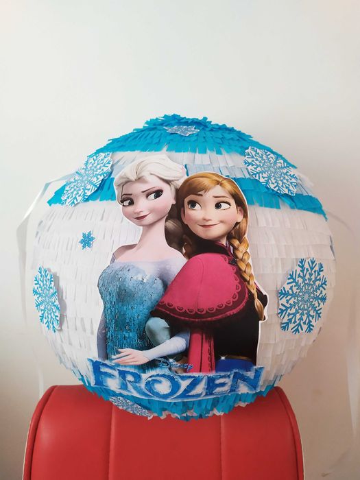 Pinata Frozen. Pinata Elsa.