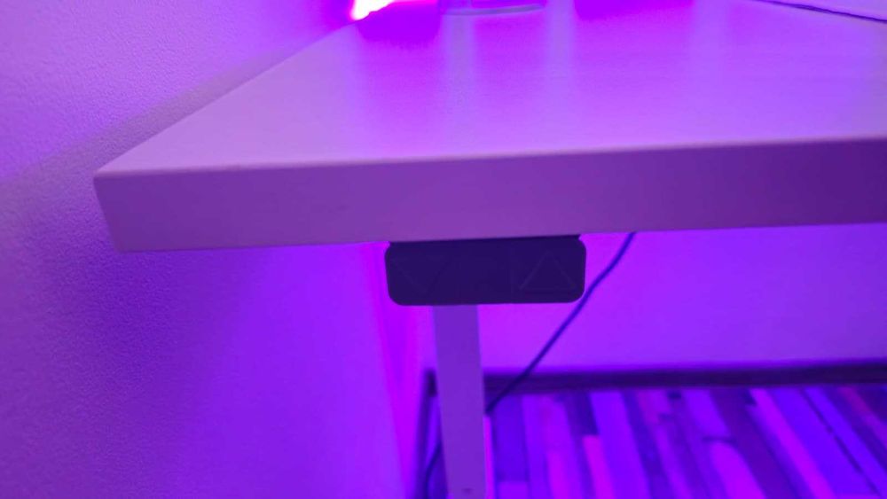 Birou reglabil pe inaltime (electric) 160x80 + banda led Yeelight+Scaun gaming ergonomic