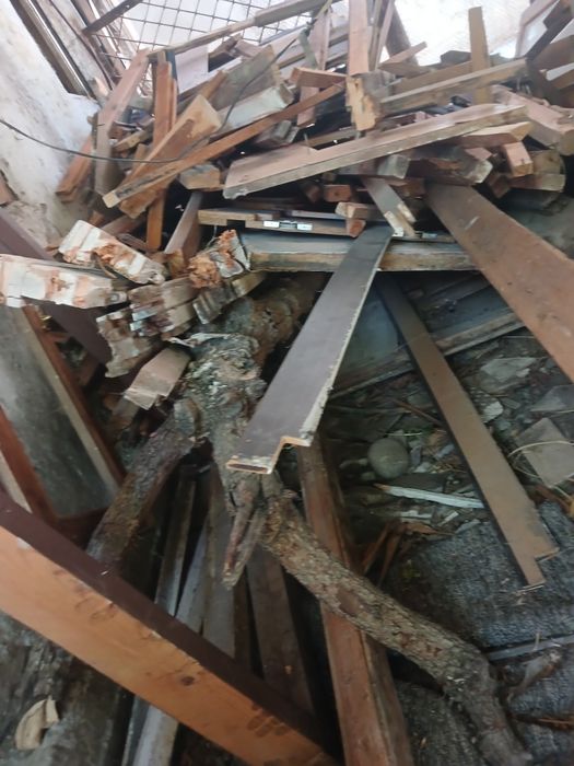 Утин бор. Есть дрова рамы, двери..